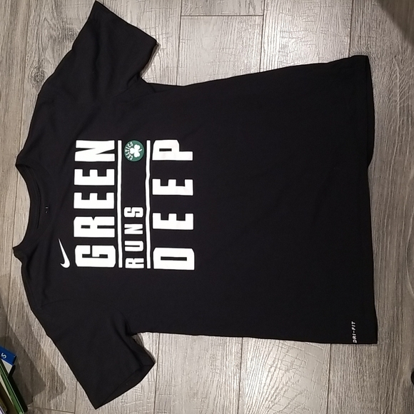 The Nike Tee NBA Green Runs Deep Celtics Dri-Fit Athletic Cut men's sz L shirt - Picture 1 of 6